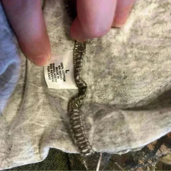 Magellan Outdoors Realtree camo v neck short sleeve t-shirt in size youth large - Picture 6 of 10